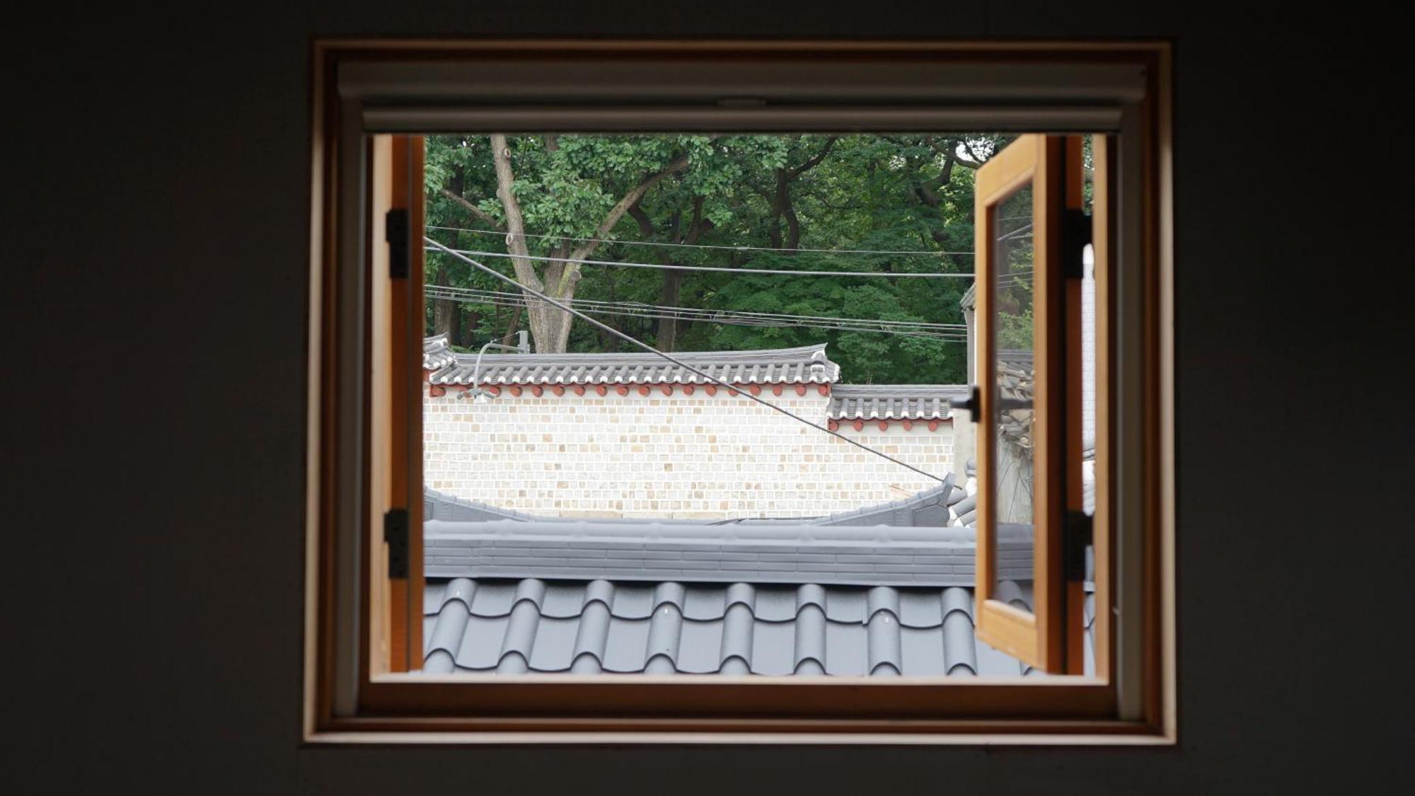 The Korean Traditional Hanok In Downtown Seoul For Convenient Public Transportation - Seoul Ari Luaran gambar