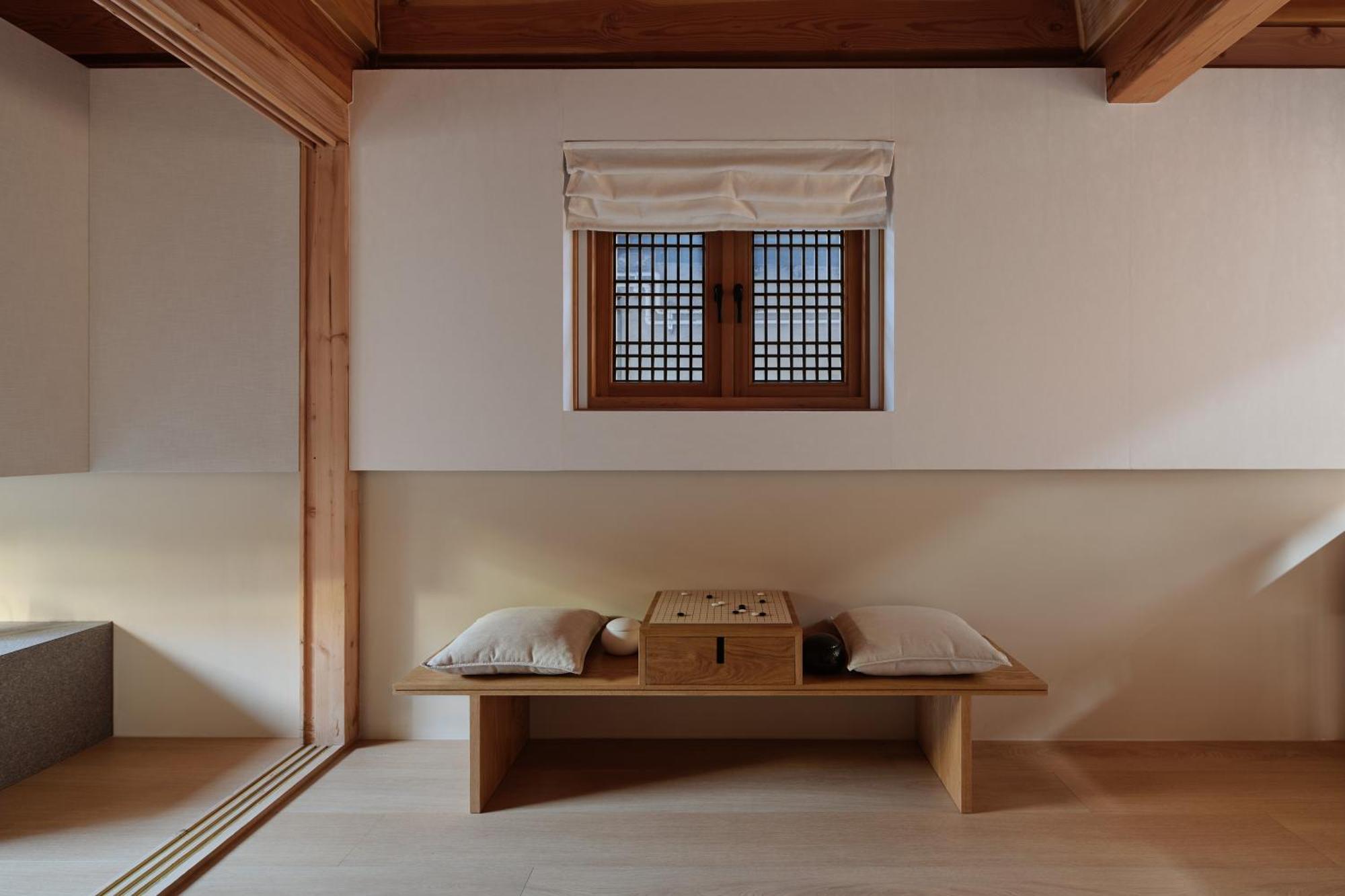 The Korean Traditional Hanok In Downtown Seoul For Convenient Public Transportation - Seoul Ari Luaran gambar