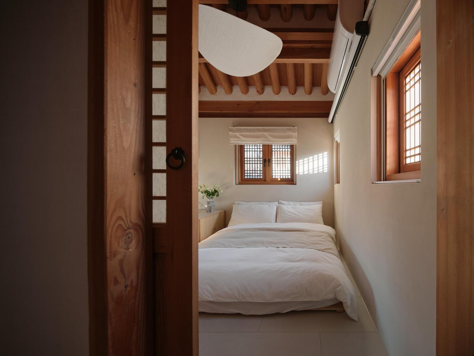 The Korean Traditional Hanok In Downtown Seoul For Convenient Public Transportation - Seoul Ari Luaran gambar