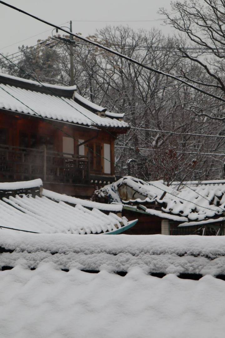 The Korean Traditional Hanok In Downtown Seoul For Convenient Public Transportation - Seoul Ari Luaran gambar